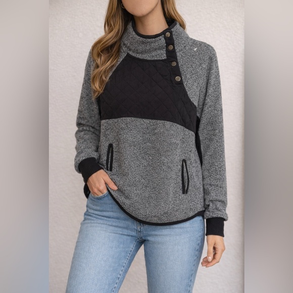 Abercrombie & Fitch Sweaters - Abercrombie Gray Black Quilted Snap Pullover Sweatshirt Size Medium Cozy Fit